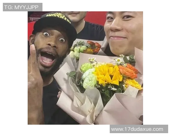 弗格今天正式抵达上海，还称想见好兄弟张镇麟，机场大批球迷接机！